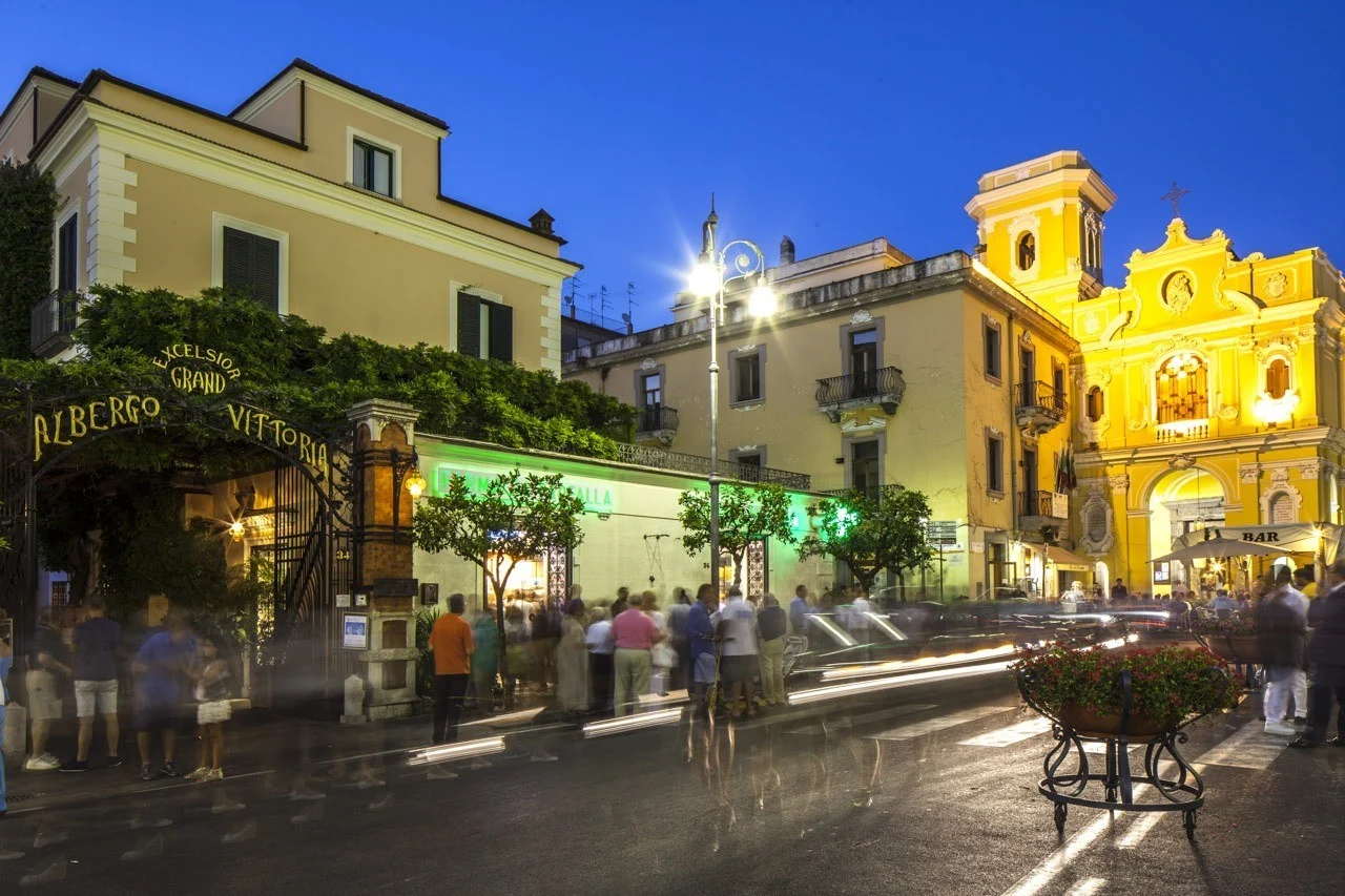 La Farmacia Farfalla in Piazza Tasso a Sorrento